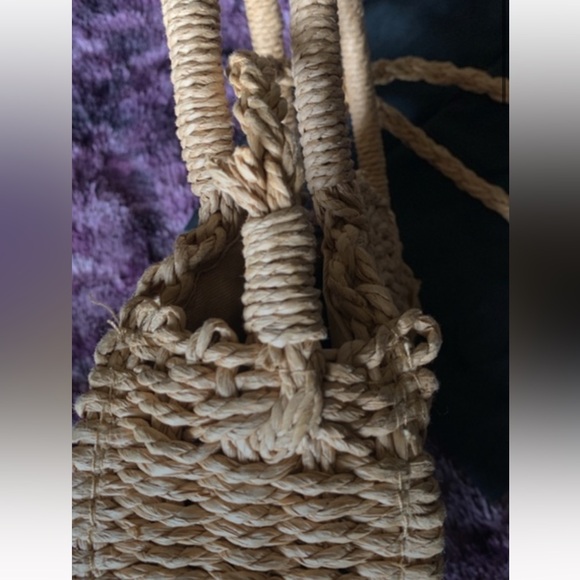 ROUND WOVEN PURSE - Picture 8 of 13